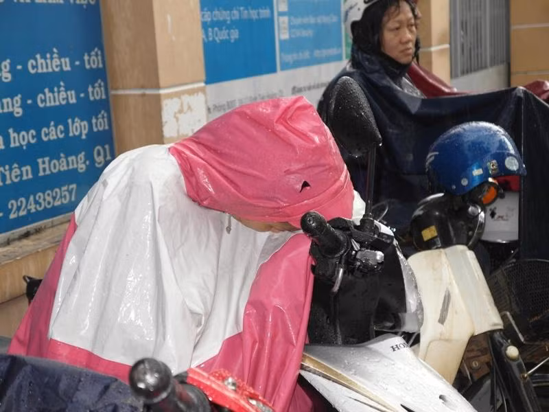 Giấc ngủ đầy lãng mạn… giữa mưa.