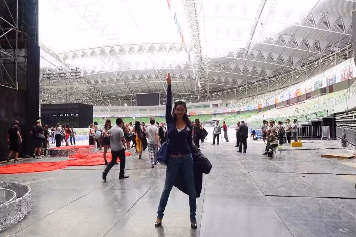 Đại diện nhan sắc Việt Nam làm biểu tượng chiến thắng ngay tại SVĐ Dongsheng. Đại diện nhan sắc Việt Nam làm biểu tượng chiến thắng ngay tại SVĐ Dongsheng.