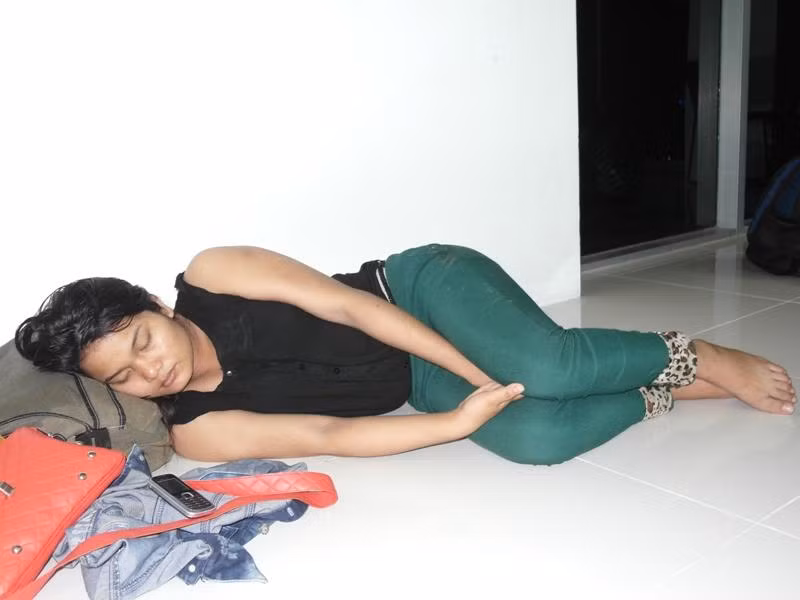 Thí sinh người dân tộc Tà Riềng, Zơ Râm Điều, đang ngủ mê mệt sau chặng đường hàng ngàn cây số từ Quảng Nam vào dự thi ĐH An Ninh Nhân Dân tại TP.HCM. Xem đáp án môn Vật lí - Xem đáp án môn Toán - Xem đáp án môn Hóa - Xem đáp án môn Ngoại ngữ Khối A1