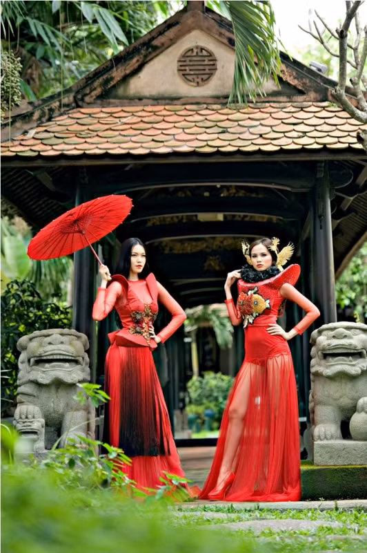 Diễm Hương đã cùng Hoa hậu Việt Nam năm 2008, Thuỳ Dung thực hiện bộ ảnh mang tên “Huyền bí phương Đông”, chuẩn bị tham gia Hội nghị Thời trang Châu Á, diễn ra vào ngày 17 và 18/7. Bộ ảnh này sẽ được giới thiệu trong đêm khai mạc, với sự tham gia của 6 nhà thiết kế đại diện cho các nước: Việt Nam, Nhật Bản, Hàn Quốc, Singapore, Thái Lan, Trung Quốc. Diễm Hương đã cùng Hoa hậu Việt Nam năm 2008, Thuỳ Dung thực hiện bộ ảnh mang tên “Huyền bí phương Đông”, chuẩn bị tham gia Hội nghị Thời trang Châu Á, diễn ra vào ngày 17 và 18/7. Bộ ảnh này sẽ được giới thiệu trong đêm khai mạc, với sự tham gia của 6 nhà thiết kế đại diện cho các nước: Việt Nam, Nhật Bản, Hàn Quốc, Singapore, Thái Lan, Trung Quốc.