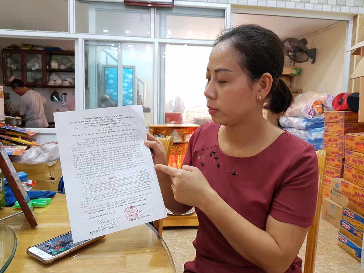 Chị Nguyễn Thị Kim Thu bức xúc vì có hộ khẩu thường trú tại phường Cát Dài (quận Lê Chân) nhưng con chị không được nhận vào Trường tiểu học Nguyễn Văn Tố (Ảnh: Lã Tiến) Chị Nguyễn Thị Kim Thu bức xúc vì có hộ khẩu thường trú tại phường Cát Dài (quận Lê Chân) nhưng con chị không được nhận vào Trường tiểu học Nguyễn Văn Tố (Ảnh: Lã Tiến)