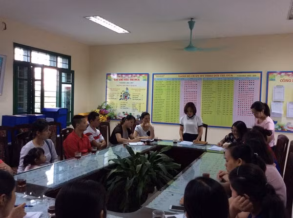 Giáo viên và học sinh vẫn miệt mài với các phong trào và hội họp (Ảnh chỉ mang tính chất minh họa từ mncukhoi.longbien.edu.vn). Giáo viên và học sinh vẫn miệt mài với các phong trào và hội họp (Ảnh chỉ mang tính chất minh họa từ mncukhoi.longbien.edu.vn).
