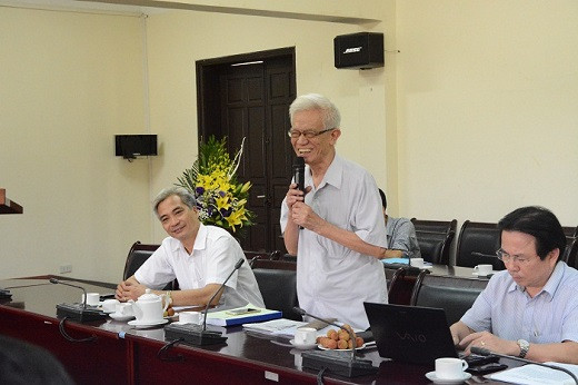 Giáo sư Đặng Quốc Bảo, nguyên Giám đốc Học viện Quản lý giáo dục (người đứng phát biểu).