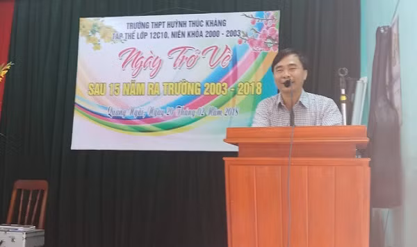 Thầy Đỗ Tấn Ngọc - Phó hiệu trưởng Trường trung học phổ thông Huỳnh Thúc Kháng (Ảnh: tác giả cung cấp).