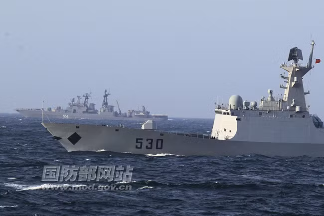 Trung-Nga diễn tập chống tàu ngầm ở biển Hoàng Hải. Trung-Nga diễn tập chống tàu ngầm ở biển Hoàng Hải.