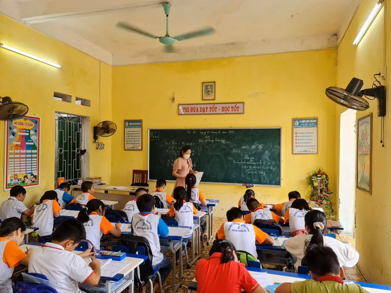 Học sinh lớp 4 của Trường Tiểu học Thanh Xuân phải học ở phòng được trưng dụng điểm trường cũ của Mầm non Thanh Xuân (Ảnh: Lã Tiến) Học sinh lớp 4 của Trường Tiểu học Thanh Xuân phải học ở phòng được trưng dụng điểm trường cũ của Mầm non Thanh Xuân (Ảnh: Lã Tiến)