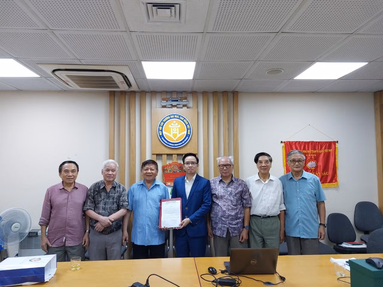 Hiệp hội Các trường đại học, cao đẳng Việt Nam kết nạp Trường Đại học Trưng Vương trở thành hội viên của Hiệp hội Hiệp hội Các trường đại học, cao đẳng Việt Nam kết nạp Trường Đại học Trưng Vương trở thành hội viên của Hiệp hội