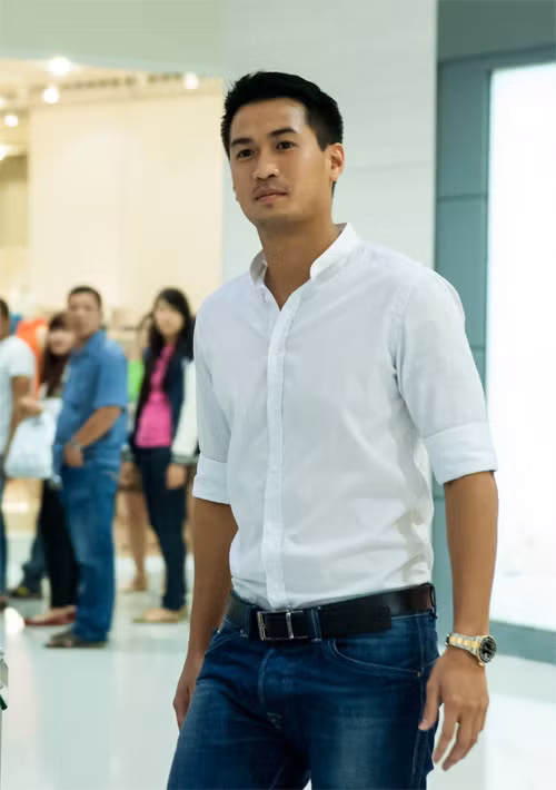 Vẻ điển trai, lịch lãm của Philip hút bao ánh nhìn.