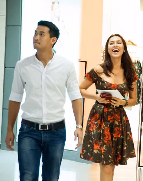 Sau đám cưới của Hà Tăng, Philip Nguyễn đã phần nào tự tin hơn trước ống kính báo chí.