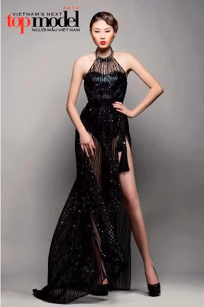 Giờ đã trưởng thành và quyến rũ hơn khi tham gia và giành giải Quán quân cuộc thi Người mẫu Việt Nam 2012.
