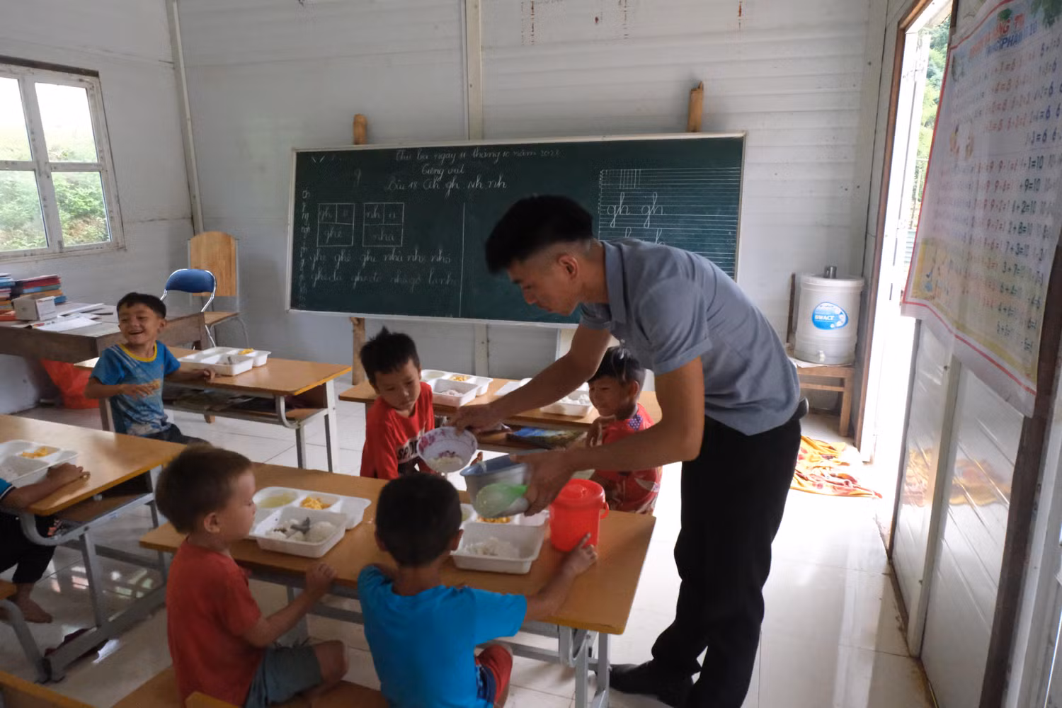 Ngành Giáo dục Mường Nhé tiếp tục phát huy lợi ích bảo hiểm y tế cho học sinh trên địa bàn huyện. Ảnh: LC