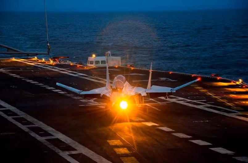 Hình ảnh về tàu sân bay Vikramaditya do Ấn Độ mới công bố Hình ảnh về tàu sân bay Vikramaditya do Ấn Độ mới công bố