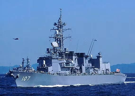 Tàu khu trục Ikazuchi, số hiệu 107, lớp Harusame, Lực lượng Phòng vệ Biển Nhật Bản vừa tiến hành do thám hoạt động diễn tập "Cơ động-5" của 3 hạm đội lớn Hải quân Trung Quốc ở Tây Thái Bình Dương. Tàu khu trục Ikazuchi, số hiệu 107, lớp Harusame, Lực lượng Phòng vệ Biển Nhật Bản vừa tiến hành do thám hoạt động diễn tập "Cơ động-5" của 3 hạm đội lớn Hải quân Trung Quốc ở Tây Thái Bình Dương.