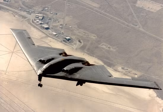 Máy bay ném bom tàng hình B-2 Spirit Máy bay ném bom tàng hình B-2 Spirit