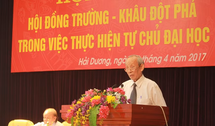 Giáo sư Trần Hồng Quân – Chủ tịch Hiệp hội Các trường đại học, cao đẳng Việt Nam phát biểu mở đầu hội thảo