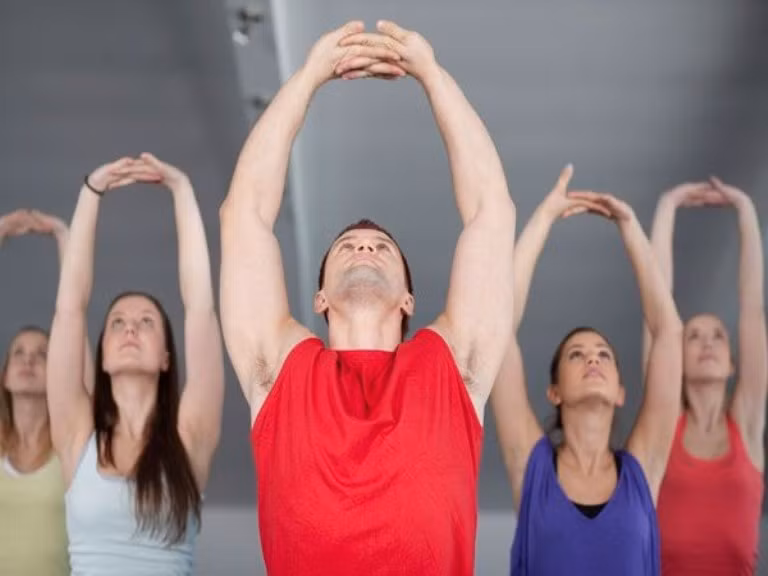 4. Tập aerobic cường độ thấp: Việc tập aerobic cường độ thấp không chỉ giúp bạn tăng cường sức khỏe của tim, phổi mà còn duy trì được sự săn chắc của cơ bắp. Tuy nhiên nếu đang ở trong 3 tháng đầu tiên của thai kỳ thì bạn cần tập dưới sự giám sắt của các nhân viên hướng dẫn trực tiếp hoặc chờ đến giai đoạn 3 tháng tiếp theo. 4. Tập aerobic cường độ thấp: Việc tập aerobic cường độ thấp không chỉ giúp bạn tăng cường sức khỏe của tim, phổi mà còn duy trì được sự săn chắc của cơ bắp. Tuy nhiên nếu đang ở trong 3 tháng đầu tiên của thai kỳ thì bạn cần tập dưới sự giám sắt của các nhân viên hướng dẫn trực tiếp hoặc chờ đến giai đoạn 3 tháng tiếp theo.