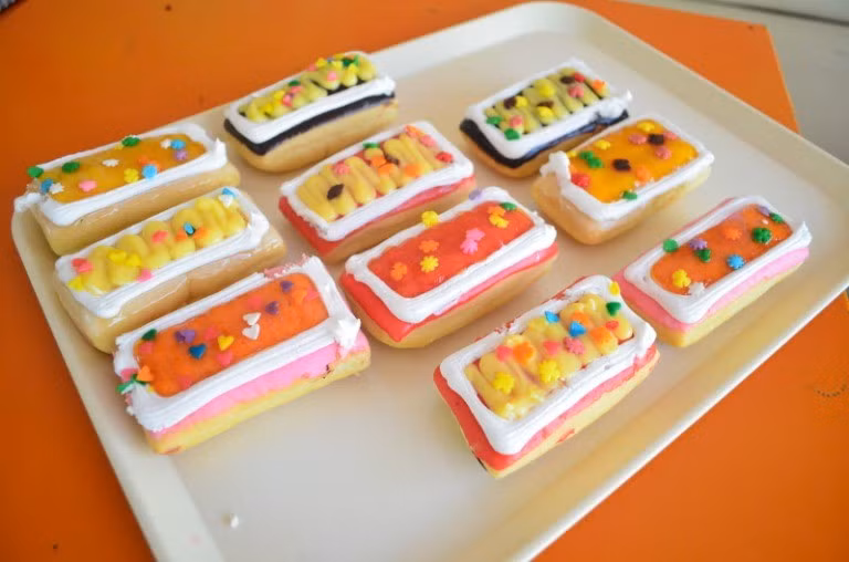 9. Bánh ngọt: Một chiếc bánh ngọt là sự tổng hòa của flour, trứng, sữa, bơ và đa số là sữa. Flour là dạng hydratcarbon đơn giản, nhanh chóng suy giảm và cũng gây ra tình trạng vô hiệu hóa lượng isulin trong cơ thể.