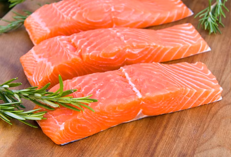 5. Cá: Cá rất giàu protein và chất béo lành mạnh. Nếu không có cá tươi và nếu bạn không có nhiều thời gian để ăn sáng, bạn có thể thay thế bằng cá hộp.