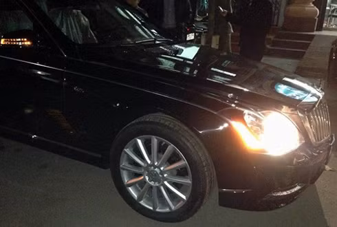 Ngoài Maybach 62S vừa về trong bộ sưu tập siêu sang, vị đại gia này từng sở hữu 2 chiếc Maybach 62S, chưa kể đến Rolls-Royce Phantom Dragon với số lượng sản xuất hạn chế 33 chiếc trên toàn thế giới, Rolls-Royce Ghost, Lexus LX570, Range Rover và vài mẫu xe sang khác.