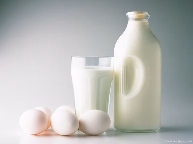 4. Sữa đậu nành và trứng gà: Sữa này có men protidaza kiềm chế các protein trong trứng gà, cản trở tiêu hóa, gây khó tiêu, đầy bụng. 4. Sữa đậu nành và trứng gà: Sữa này có men protidaza kiềm chế các protein trong trứng gà, cản trở tiêu hóa, gây khó tiêu, đầy bụng.
