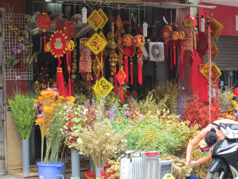 Kiểu dáng và mẫu mã những mặt hàng này cũng vô cùng phong phú, đa dạng.