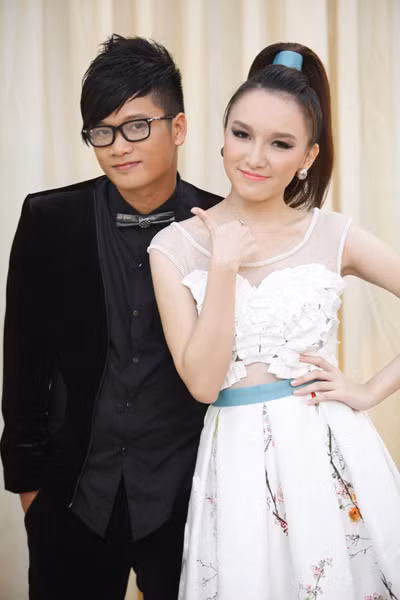 Sau khi hoàn tất, Miss Teen tạo dáng bên Anh Quân.