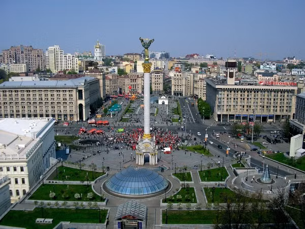 8. Ukraina GDP: 329 tỷ USD (đứng thứ 38 trong số 225 quốc gia) GDP bình quân đầu người: 7.200 USD (đứng thứ 132 trong số 226 quốc gia) Lao động toàn thời gian chiếm: hơn 50% Như nước láng giềng Belarus, Ukraina cũng là một trong những nước có tỷ lệ thất nghiệp thấp nhất trên thế giới. Nhưng khác với Belarus ở chỗ, số người thiếu việc làm hoặc chưa đăng ký việc làm ở nước này còn chiếm tỷ lệ cao. Song vẫn có ít nhất 50% dân số đang làm việc toàn thời gian.