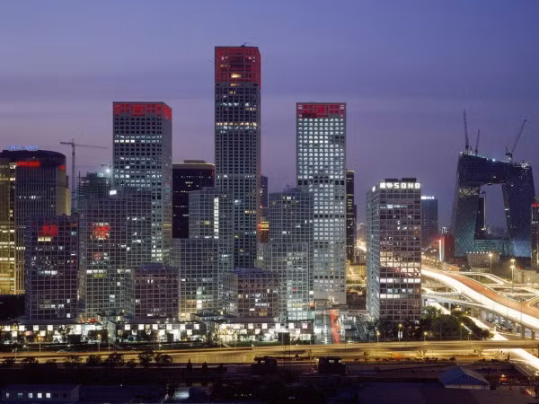 3. Trung Quốc GDP: 11,3 nghìn tỷ USD (đứng thứ 2 trong số 225 quốc gia) GDP bình quân đầu người: 8.400 USD (đứng thứ 119 trong số 226 quốc gia) Lao động toàn thời gian chiếm: 30% - 39% Tỷ lệ thất nghiệp của Trung Quốc là dưới 5%, chỉ có 30% đến 39% lực lượng lao động đang làm việc toàn thời gian. Đây có thể là kết quả của một tỷ lệ lớn lao động tự cung tự cấp và một số lượng lớn người có công ăn việc làm trong khu vực công.