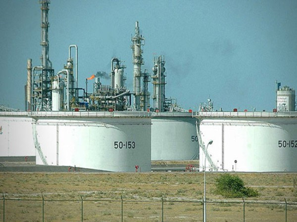 5. Kuwait Lượng dầu dự trữ: 102 tỷ thùng (7,3%) Lượng dầu cung cấp: 2,75 triệu thùng/ngày (3,1%) Số năm khai thác còn lại: 110,9 năm 5. Kuwait Lượng dầu dự trữ: 102 tỷ thùng (7,3%) Lượng dầu cung cấp: 2,75 triệu thùng/ngày (3,1%) Số năm khai thác còn lại: 110,9 năm