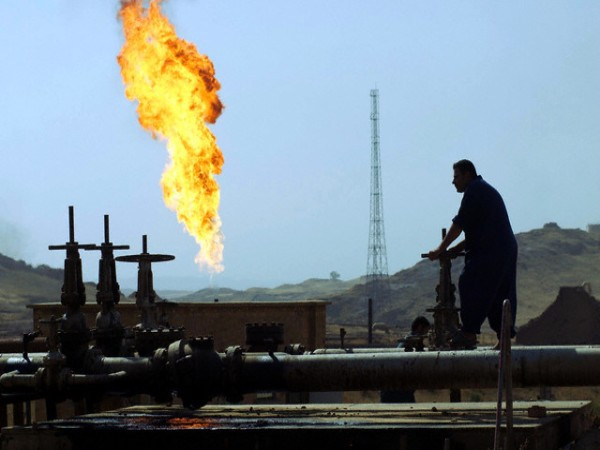 4. Iraq Lượng dầu dự trữ: 115 tỷ thùng (8,3%) Lượng dầu cung cấp: 2,7 triệu thùng/ngày (3,1%) Số năm khai thác còn lại: 128,1 năm 4. Iraq Lượng dầu dự trữ: 115 tỷ thùng (8,3%) Lượng dầu cung cấp: 2,7 triệu thùng/ngày (3,1%) Số năm khai thác còn lại: 128,1 năm