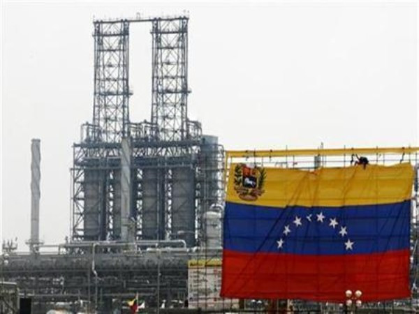 2. Venezuela Lượng dầu dự trữ: 211 tỷ thùng (15,3%) Lượng dầu cung cấp: 2,47 triệu thùng/ngày (2,8%) Số năm khai thác còn lại: 234,1 năm 2. Venezuela Lượng dầu dự trữ: 211 tỷ thùng (15,3%) Lượng dầu cung cấp: 2,47 triệu thùng/ngày (2,8%) Số năm khai thác còn lại: 234,1 năm