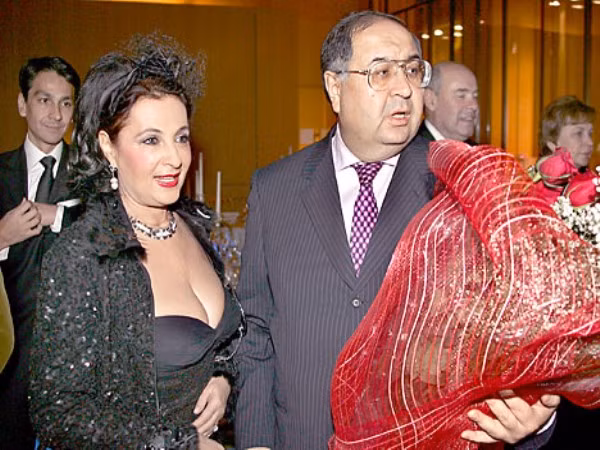 9. Irina Viner Irina là huấn luyện viên trưởng cho đội tuyển thể dục nhịp điệu Nga. Cô cũng được biết đến là người có phong cách thời trang ấn tượng. Cô chính là người phụ nữ đứng đằng sau sự thành công của nhà tài phiệt Nga Alisher Usmanov trong suốt 20 năm qua. 9. Irina Viner Irina là huấn luyện viên trưởng cho đội tuyển thể dục nhịp điệu Nga. Cô cũng được biết đến là người có phong cách thời trang ấn tượng. Cô chính là người phụ nữ đứng đằng sau sự thành công của nhà tài phiệt Nga Alisher Usmanov trong suốt 20 năm qua.