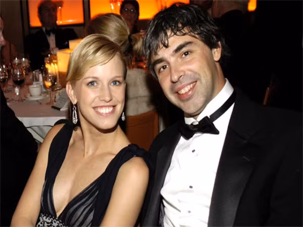 15. Lucy Southworth Cô chính là vợ của tỷ phú Larry Page, người đồng sáng lập ra Google. Không chỉ có ngoại hình hấp dẫn, Southworth còn được mọi người ngưỡng mộ bởi trình độ học vấn cao khi có trong tay 2 tấm bằng đại học của trường Oxford và Pennsylvania. Cô cũng đang theo học bằng tiến sĩ tại Đại học Stanford và thường xuyên tham gia các hoạt động y tế ở Nam Phi. 15. Lucy Southworth Cô chính là vợ của tỷ phú Larry Page, người đồng sáng lập ra Google. Không chỉ có ngoại hình hấp dẫn, Southworth còn được mọi người ngưỡng mộ bởi trình độ học vấn cao khi có trong tay 2 tấm bằng đại học của trường Oxford và Pennsylvania. Cô cũng đang theo học bằng tiến sĩ tại Đại học Stanford và thường xuyên tham gia các hoạt động y tế ở Nam Phi.