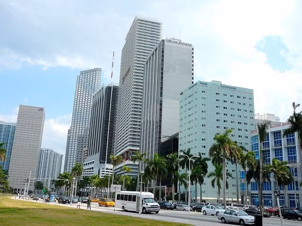 11. Miami GMP: 260 tỷ USD So sánh với các quốc gia khác: GDP của Pakistan: 209 tỷ USD GDP của Iraq: 195 tỷ USD GDP của Romania: 190 tỷ USD 11. Miami GMP: 260 tỷ USD So sánh với các quốc gia khác: GDP của Pakistan: 209 tỷ USD GDP của Iraq: 195 tỷ USD GDP của Romania: 190 tỷ USD