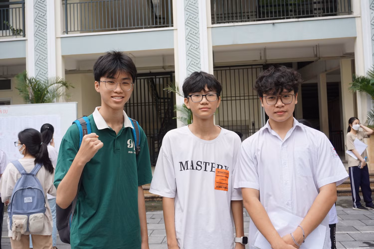 Đôi bạn thân Vũ Hoàng Minh (bên phải) và Nguyễn Quốc Việt (bên trái) chia sẻ tâm thế tự tin, sẵn sàng bước vào kỳ thi. Ảnh: Phạm Minh