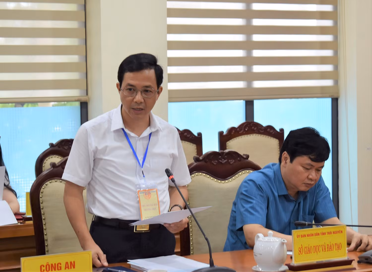 Ông Nguyễn Văn Hưng - Phó Giám đốc Sở Giáo dục và Đào tạo tỉnh Thái Nguyên báo cáo tại buổi làm việc. Ông Nguyễn Văn Hưng - Phó Giám đốc Sở Giáo dục và Đào tạo tỉnh Thái Nguyên báo cáo tại buổi làm việc.