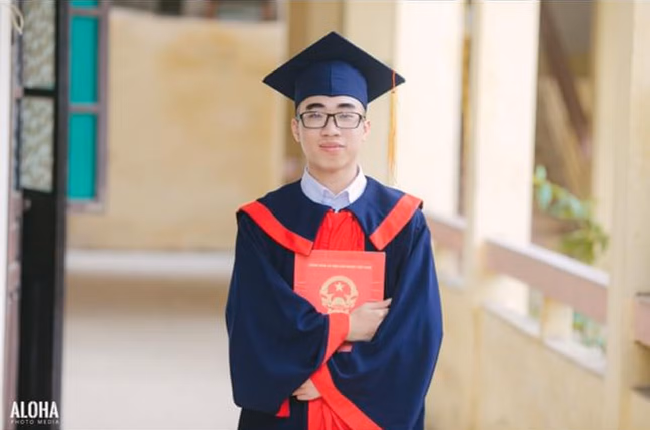 Sau khi tốt nghiệp đại học, Tuấn Anh quyết định học tiếp hệ cao đẳng để cập nhật kiến thức ở một lĩnh vực mới. Ảnh: NVCC.