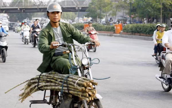 Ngồi vắt vẻo thế này mới thoải mái