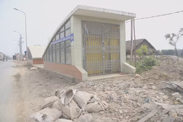 Những bãi đất đá ngổn ngang