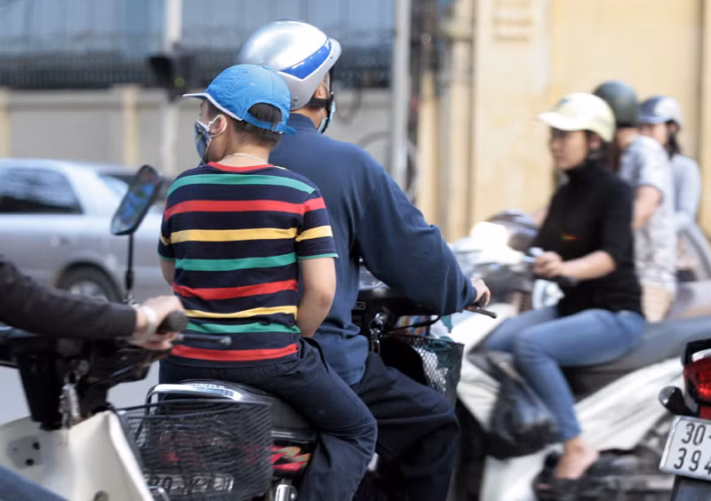 Ông đội mũ nhưng cháu thì đâu có cần !