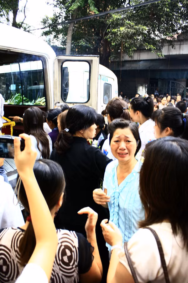 Những giọt nước mắt xót xa thương cho hai cháu trước khi đi về nơi an nghỉ cuối cùng