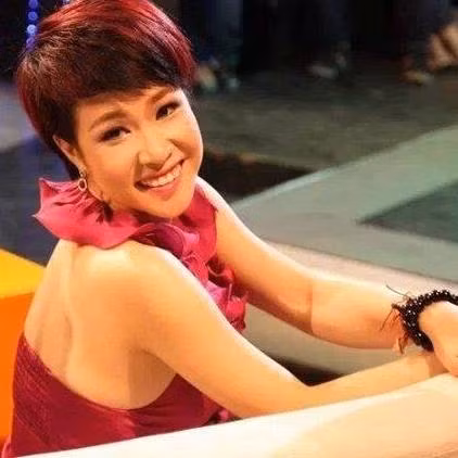 Ca sĩ Uyên Linh