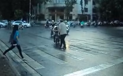 Hành động của ông Tây tên Long là cái tát cực mạnh vào mặt những người Hà Nội