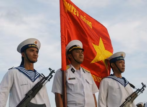 Gửi những người đồng chí can trường, dũng cảm đang ngày đêm gìn giữ biển đảo quê hương Gửi những người đồng chí can trường, dũng cảm đang ngày đêm gìn giữ biển đảo quê hương