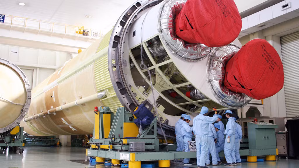 Tập đoàn công nghiệp nặng Misubishi là nơi sản xuất các tiêm kích F-15 và các hạng mục vũ khí mà Mỹ thiết kế riêng cho Nhật Bản, đã trở thành nạn nhân của các cuộc tấn công mạng chưa rõ nguồn gốc gần đây.