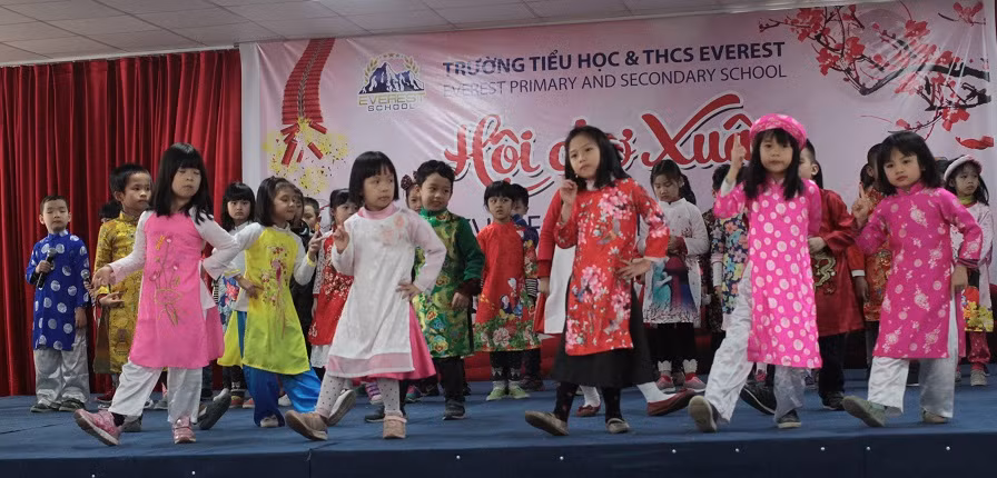 Các tiết mục văn nghệ đặc sắc chào mừng hội chợ