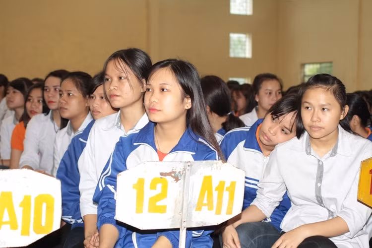 Học xong mà thất nghiệp thì đời nào người giỏi lại vào sư phạm (Ảnh minh họa: Trinh Phúc) Học xong mà thất nghiệp thì đời nào người giỏi lại vào sư phạm (Ảnh minh họa: Trinh Phúc)