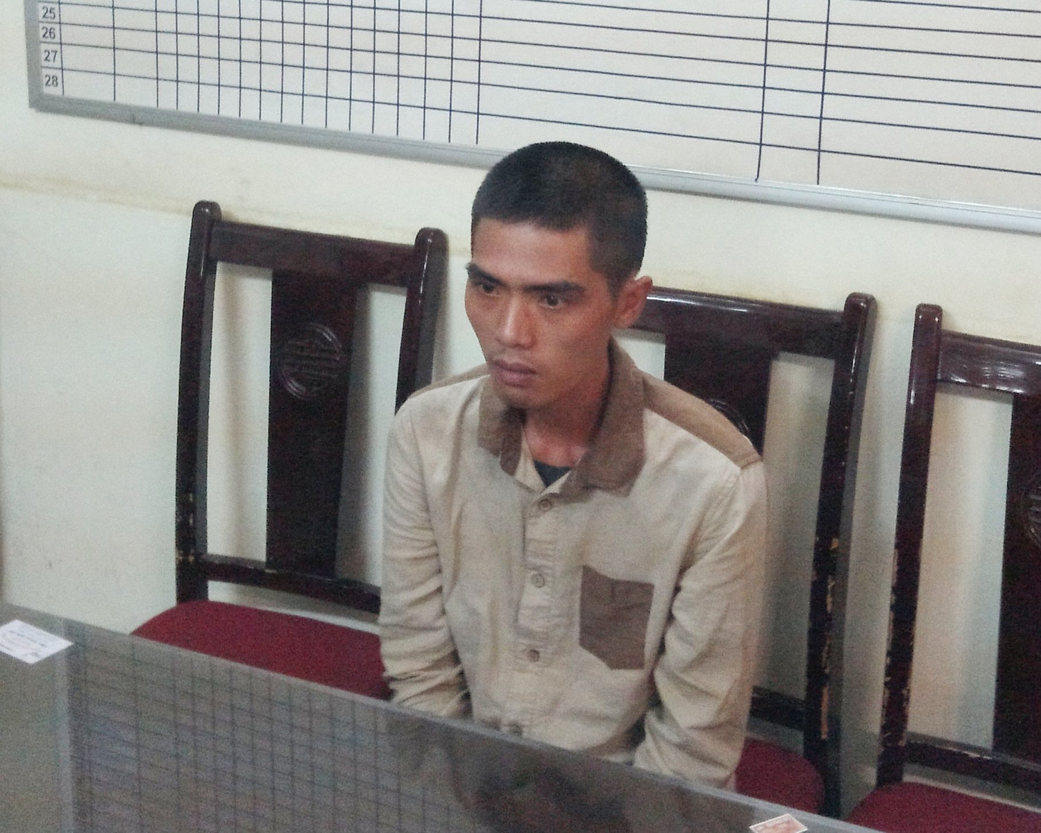 Đối tượng Lương Hải Đăng tại cơ quan điều tra. Đối tượng Lương Hải Đăng tại cơ quan điều tra.