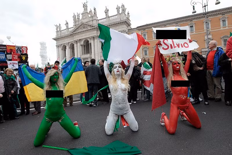 Hoạt động của phong trào FEMEN ở Rome, Italy. Hoạt động của phong trào FEMEN ở Rome, Italy.