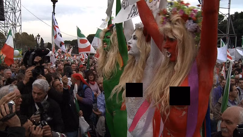 Hoạt động của phong trào FEMEN ở Rome, Italy. Hoạt động của phong trào FEMEN ở Rome, Italy.